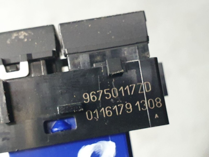 Recambio de interruptor para peugeot 208 access referencia OEM IAM 96750117ZF  