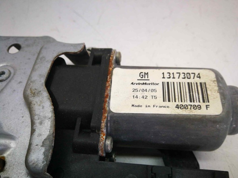 Recambio de elevalunas delantero derecho para opel corsa c 1.3 16v cdti cat (z 13 dt / ln9) referencia OEM IAM 13173074  6 PINS