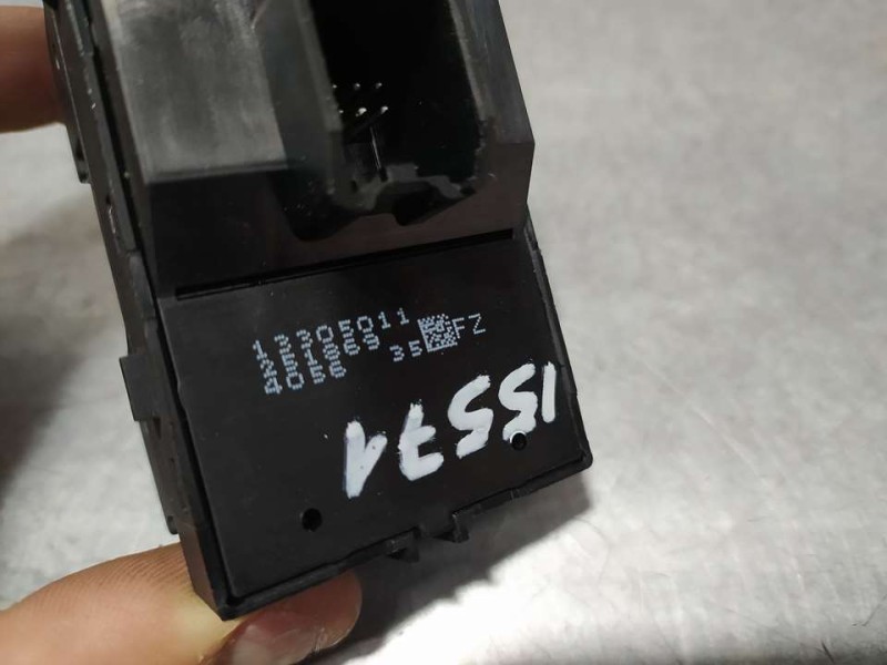 Recambio de mando elevalunas delantero izquierdo para opel mokka excellence referencia OEM IAM 13305011 22915121 