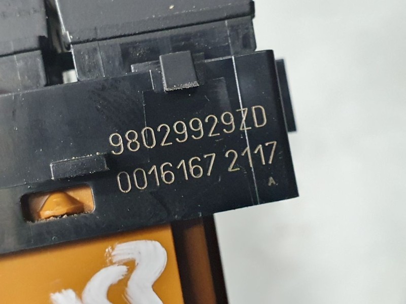 Recambio de interruptor para peugeot 208 access referencia OEM IAM 98029929ZD  