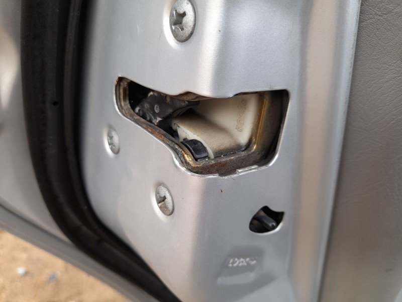 Recambio de cerradura puerta trasera izquierda para nissan primera (p11) 2.0 td referencia OEM IAM 825039F511  