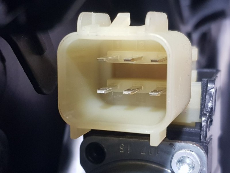 Recambio de elevalunas delantero derecho para ford fiesta (ccn) trend referencia OEM IAM C1BBA045H16AB  ELECTRICO 6 PINS