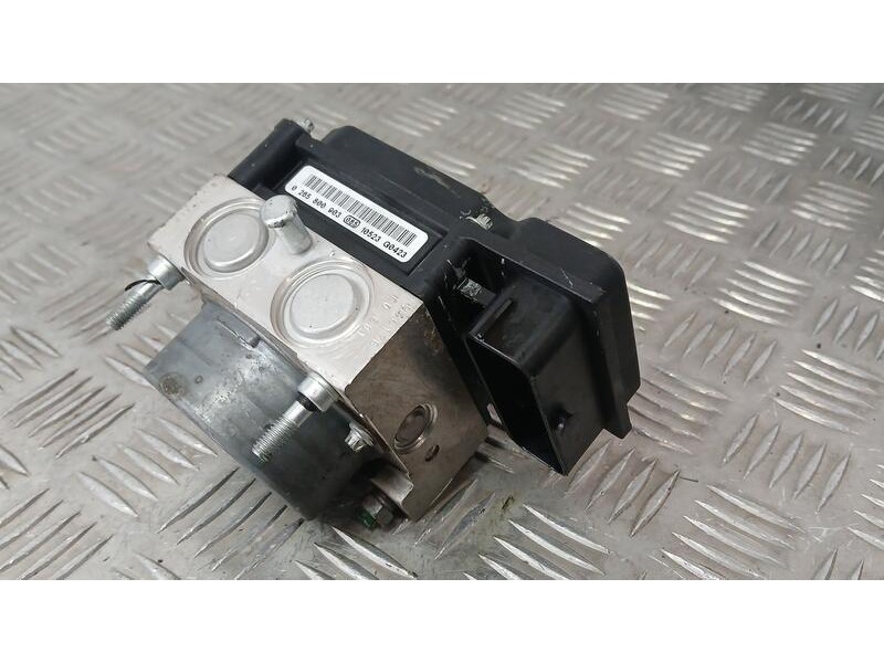 Recambio de abs para dacia duster laureate 4x2 referencia OEM IAM 8200846463  0265232384