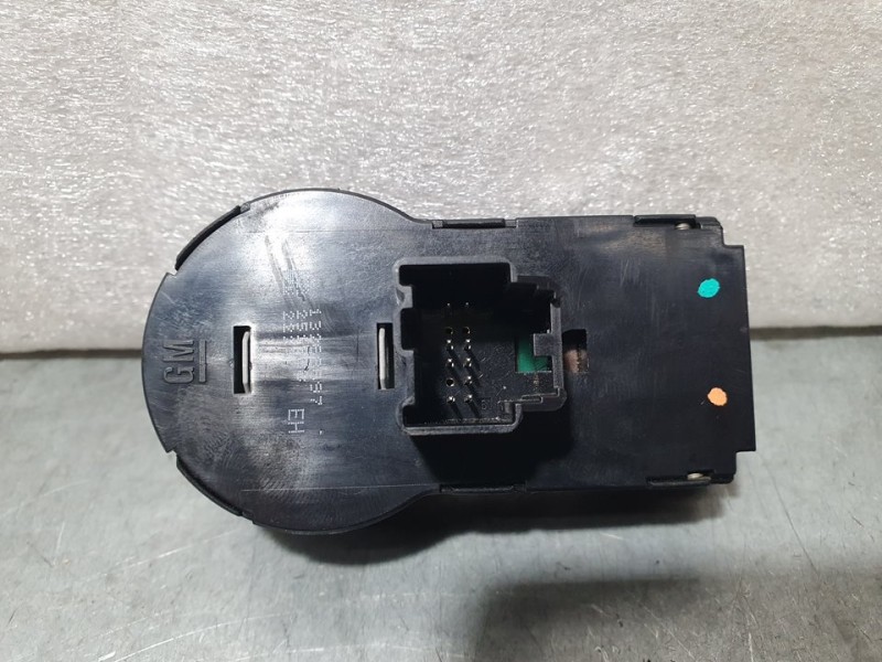 Recambio de mando luces para opel astra j sports tourer cosmo referencia OEM IAM 13268697 251538 