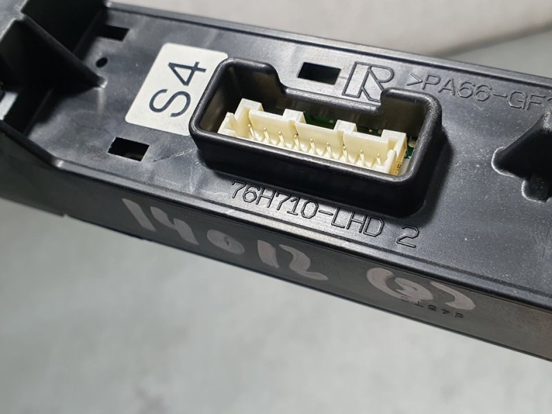 Recambio de modulo electronico para lexus is 300h referencia OEM IAM 76H710LHD  