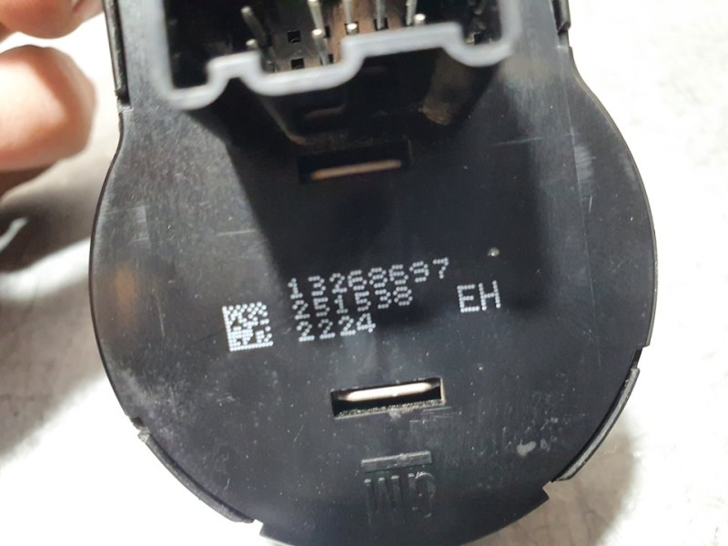 Recambio de mando luces para opel astra j sports tourer cosmo referencia OEM IAM 13268697 251538 