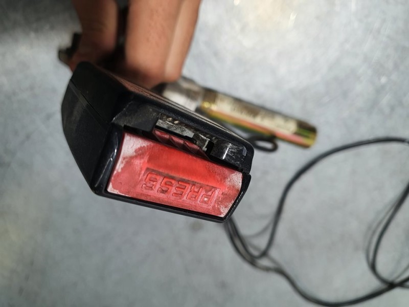 Recambio de pretensor airbag izquierdo para renault megane i fase 2 berlina (ba0) 1.9 d rxe referencia OEM IAM 542185800B  