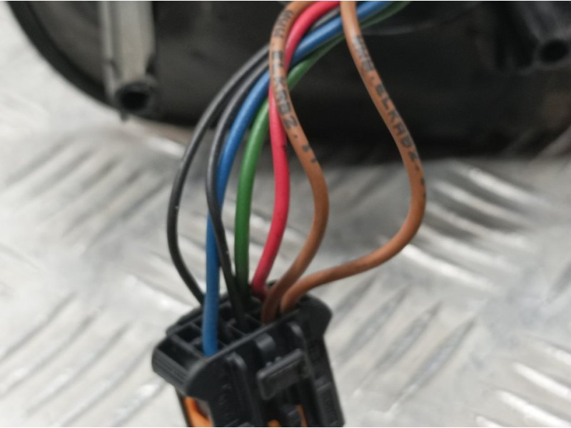 Recambio de retrovisor derecho para peugeot 206+ básico referencia OEM IAM 96725799XT  ELECTRICO 7 CABLES