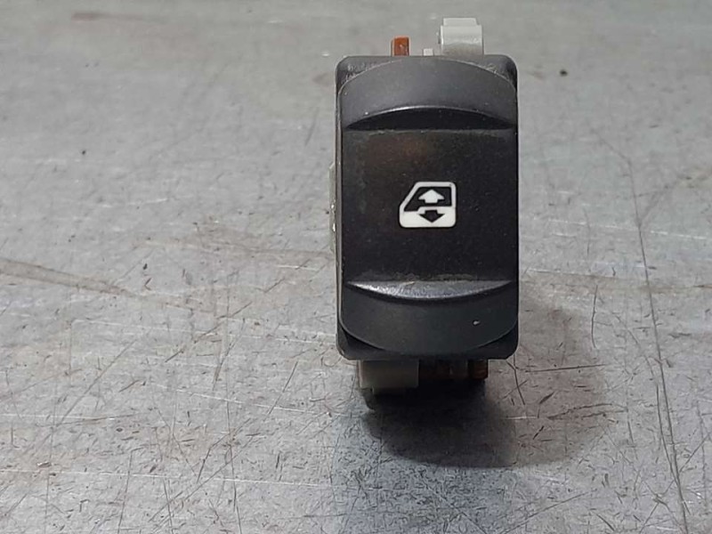Recambio de mando elevalunas delantero derecho para renault megane ii berlina 3p confort authentique referencia OEM IAM 82001082