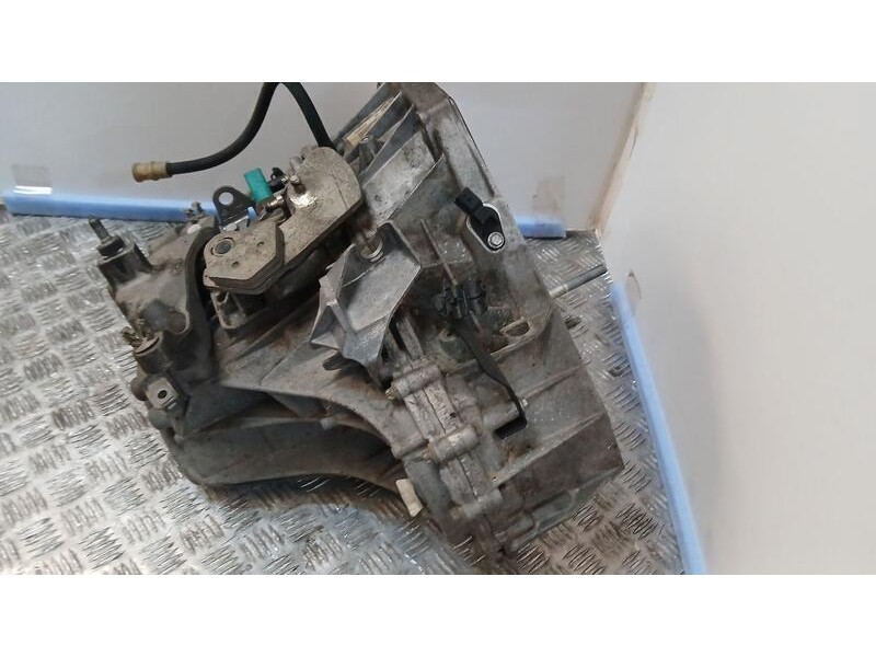 Recambio de caja cambios para dacia duster laureate 4x2 referencia OEM IAM TL4043  6VELOCIDADES