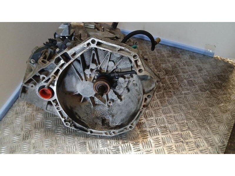 Recambio de caja cambios para dacia duster laureate 4x2 referencia OEM IAM TL4043  6VELOCIDADES