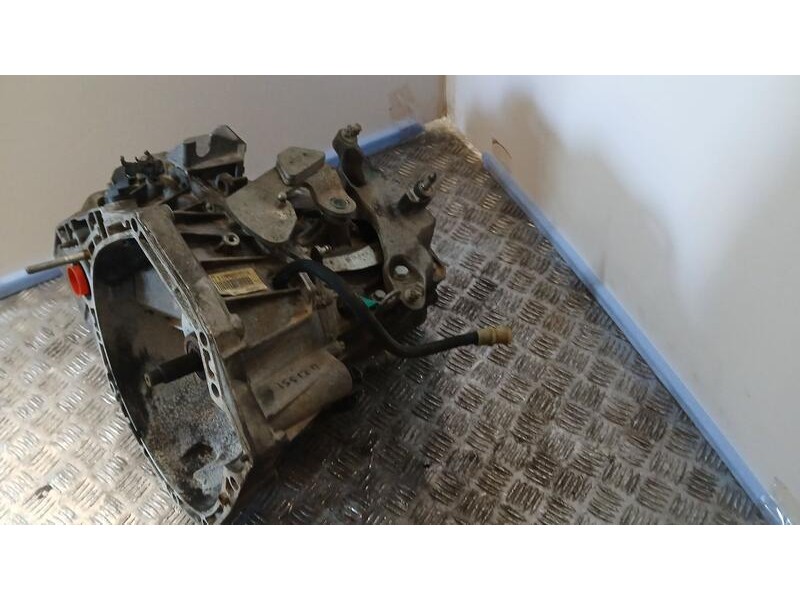 Recambio de caja cambios para dacia duster laureate 4x2 referencia OEM IAM TL4043  6VELOCIDADES