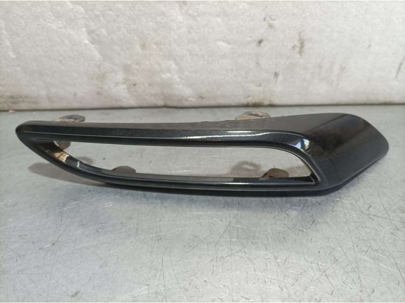 Recambio de rejilla derecha paragolpes para toyota auris active referencia OEM IAM 5268102010  PILOTO TRASERO DERECHO