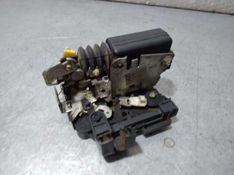 Recambio de cerradura puerta delantera derecha para dacia duster laureate 4x2 referencia OEM IAM 8200735224  2 PINES