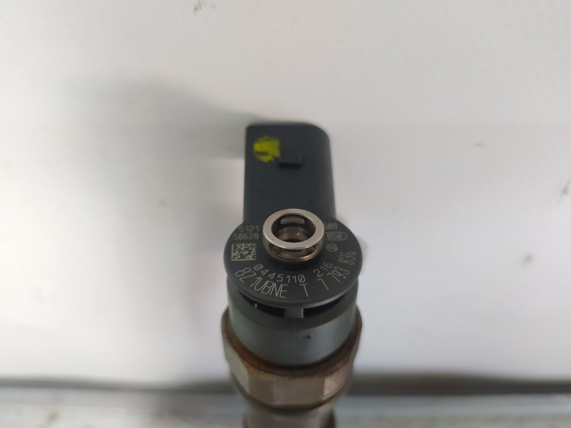 Recambio de inyector para bmw serie 5 berlina (e60) 3.0 turbodiesel cat referencia OEM IAM 7793836 0445110216 BOSCH