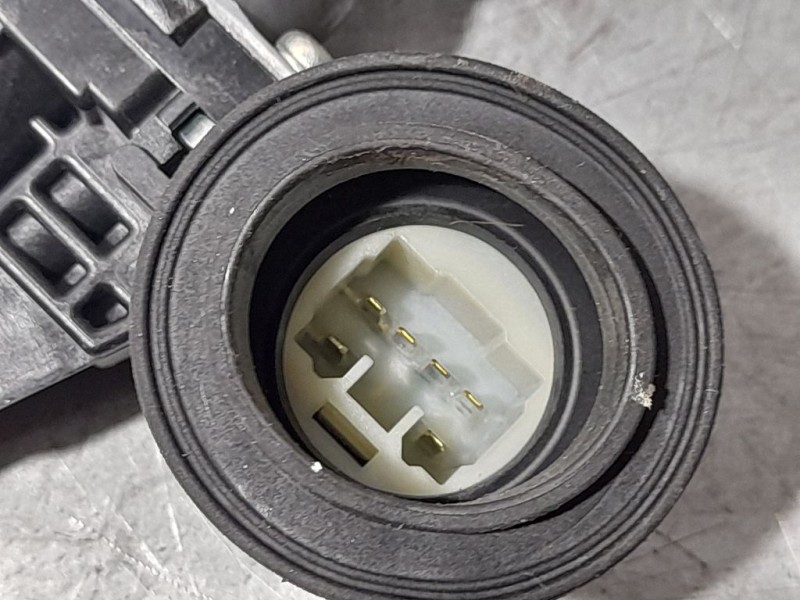 Recambio de elevalunas trasero derecho para toyota yaris hsd active referencia OEM IAM 973581101  ELECTRICO 6 PINES