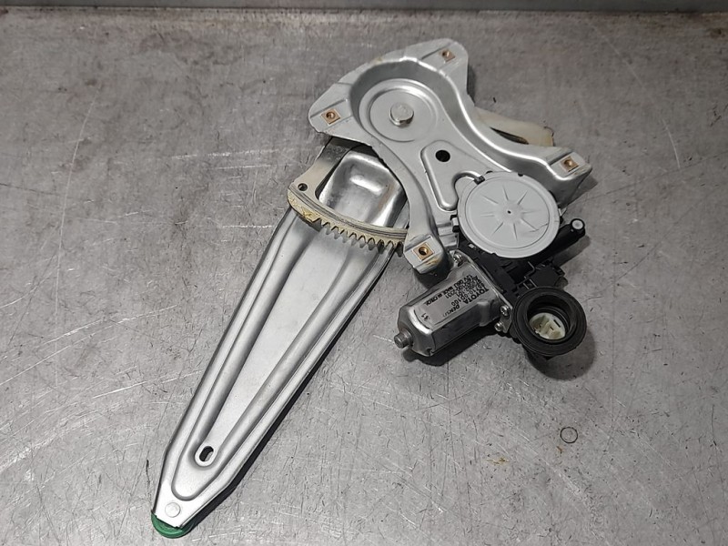 Recambio de elevalunas trasero izquierdo para toyota yaris hsd active referencia OEM IAM 698400D220  ELECTRICO 6 PINES
