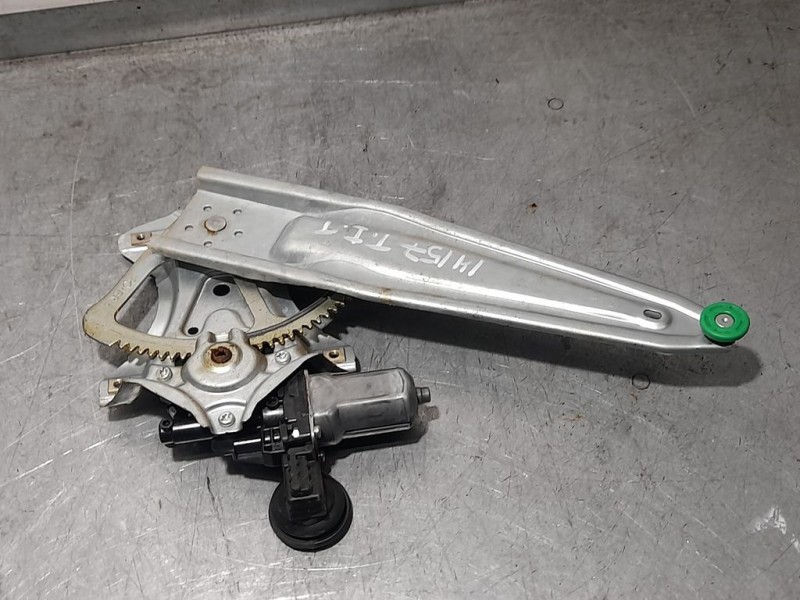 Recambio de elevalunas trasero izquierdo para toyota yaris hsd active referencia OEM IAM 698400D220  ELECTRICO 6 PINES