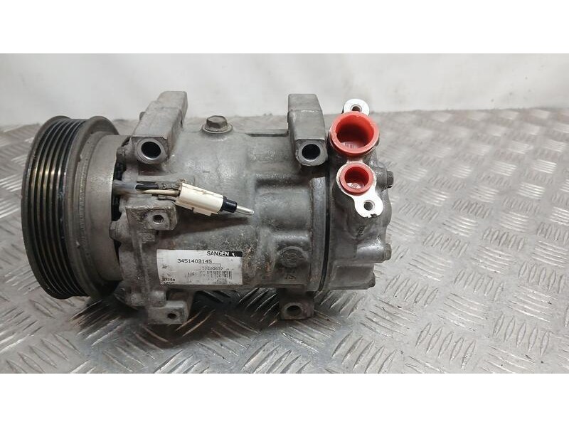 Recambio de compresor aire acondicionado para dacia duster laureate 4x2 referencia OEM IAM 926006229R SANDEN 