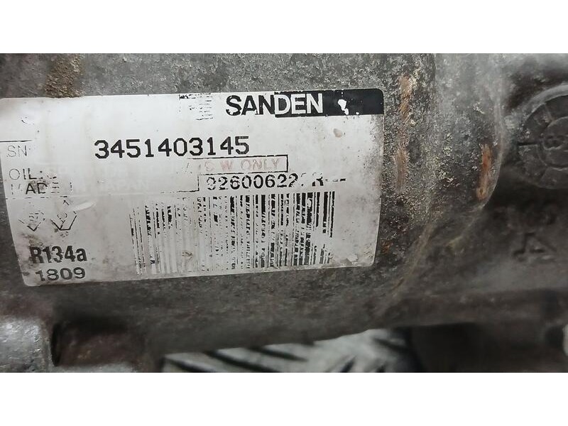 Recambio de compresor aire acondicionado para dacia duster laureate 4x2 referencia OEM IAM 926006229R SANDEN 