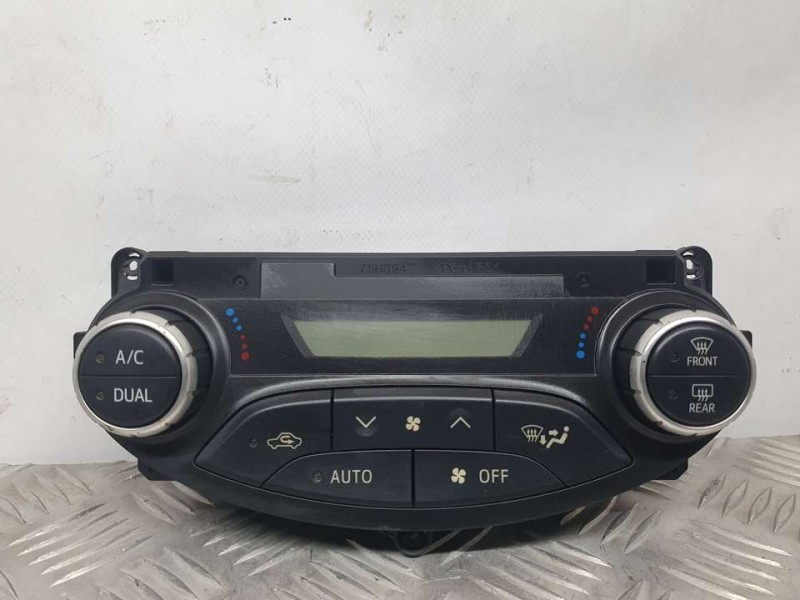 Recambio de mando climatizador para toyota yaris hsd active referencia OEM IAM 559000D800  