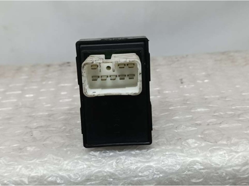 Recambio de mando elevalunas delantero derecho para kia cee´d active referencia OEM IAM 935751H100  