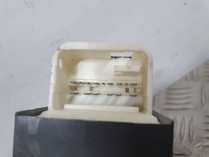 Recambio de mando elevalunas delantero izquierdo para toyota yaris hsd active referencia OEM IAM SIN REF  