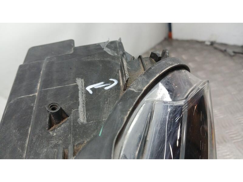 Recambio de faro izquierdo para peugeot rifter 1.5 bluehdi 100 referencia OEM IAM 9816826980 VALEO 2 PATAS ROTAS ROZADO 90146193