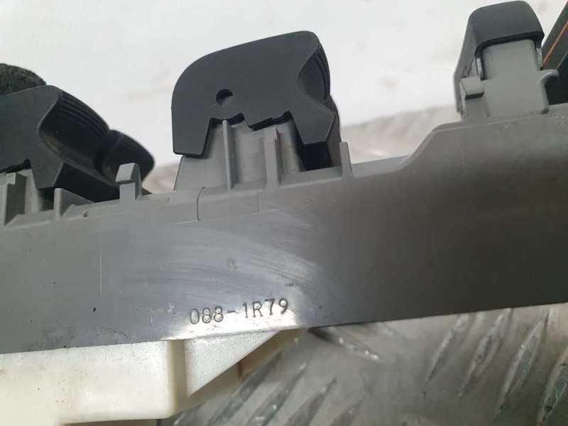 Recambio de mando elevalunas delantero izquierdo para toyota yaris hsd active referencia OEM IAM SIN REF  