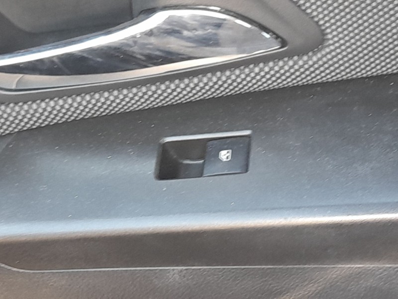Recambio de mando elevalunas delantero derecho para chevrolet cruze hatchback (j305) 2.0 cdi referencia OEM IAM 13305370  
