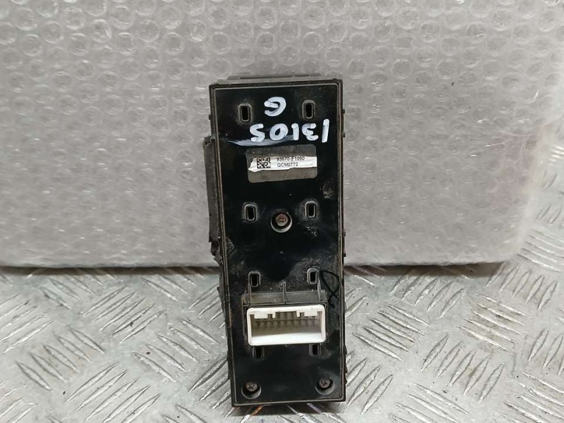 Recambio de mando elevalunas delantero izquierdo para kia sportage edition 7 2wd referencia OEM IAM 93570F1050  