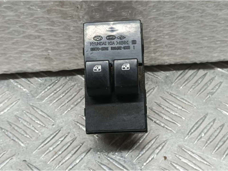 Recambio de mando elevalunas delantero izquierdo para kia cee´d active referencia OEM IAM 935701H021  