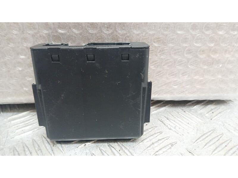 Recambio de modulo electronico para toyota aygo x play referencia OEM IAM 8264470010 3810003200 380925252