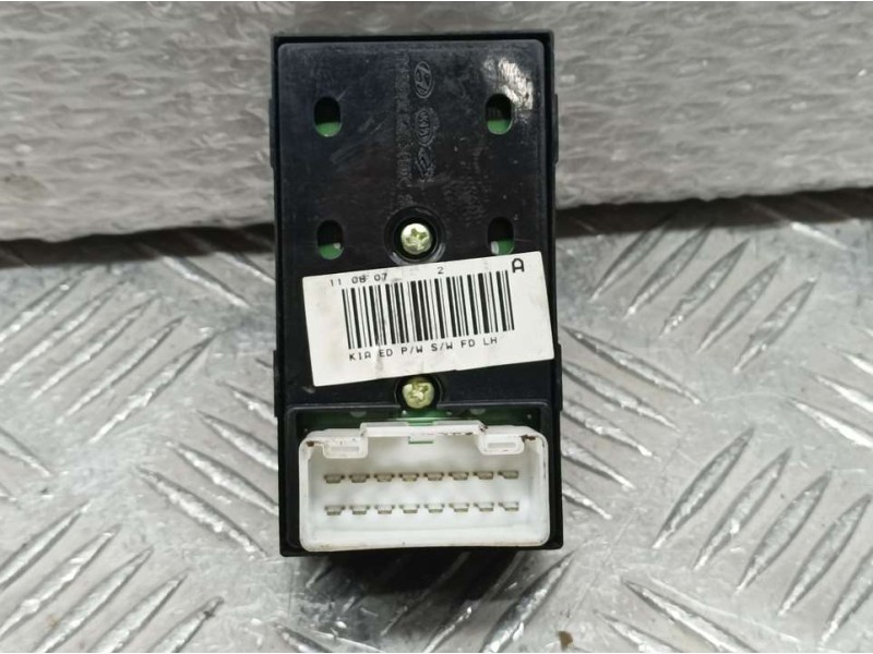 Recambio de mando elevalunas delantero izquierdo para kia cee´d active referencia OEM IAM 935701H021  