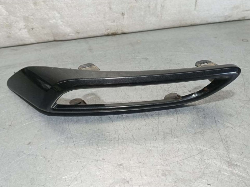 Recambio de rejilla izquierda paragolpes para toyota auris active referencia OEM IAM 526820210  PILOTO TRASERO IZQUIERDO