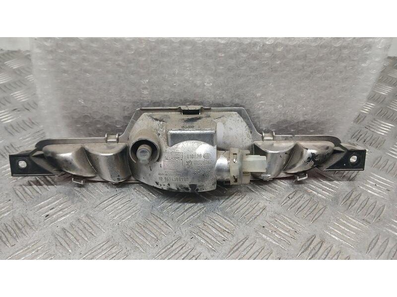 Recambio de piloto trasero central para peugeot 208 style referencia OEM IAM 9674308980  