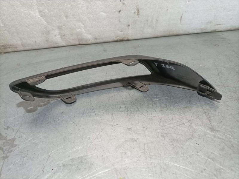 Recambio de rejilla izquierda paragolpes para toyota auris active referencia OEM IAM 526820210  PILOTO TRASERO IZQUIERDO