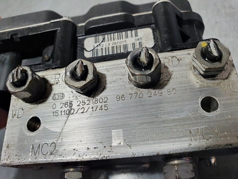 Recambio de abs para citroën c4 lim. feel edition referencia OEM IAM 9677024980 0265252802 BOSCH