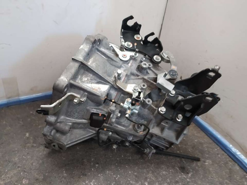 Recambio de caja cambios para toyota yaris active referencia OEM IAM 303000D502 TOCADA 6VELOCIDADAES