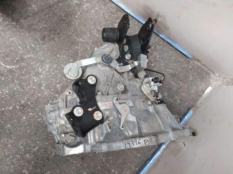 Recambio de caja cambios para toyota yaris active referencia OEM IAM 303000D502 TOCADA 6VELOCIDADAES