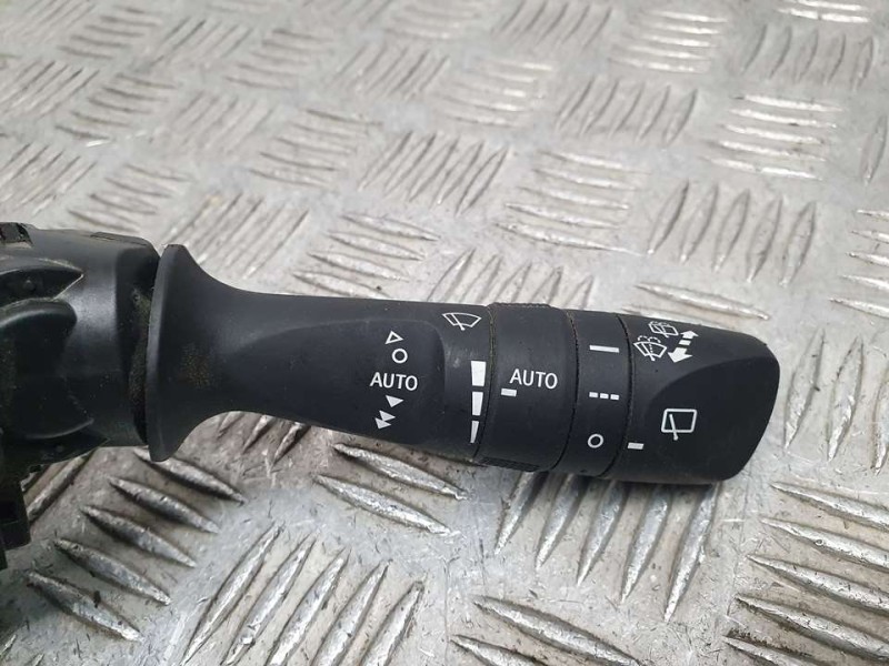 Recambio de mando limpia para toyota auris active referencia OEM IAM 0267017F858  