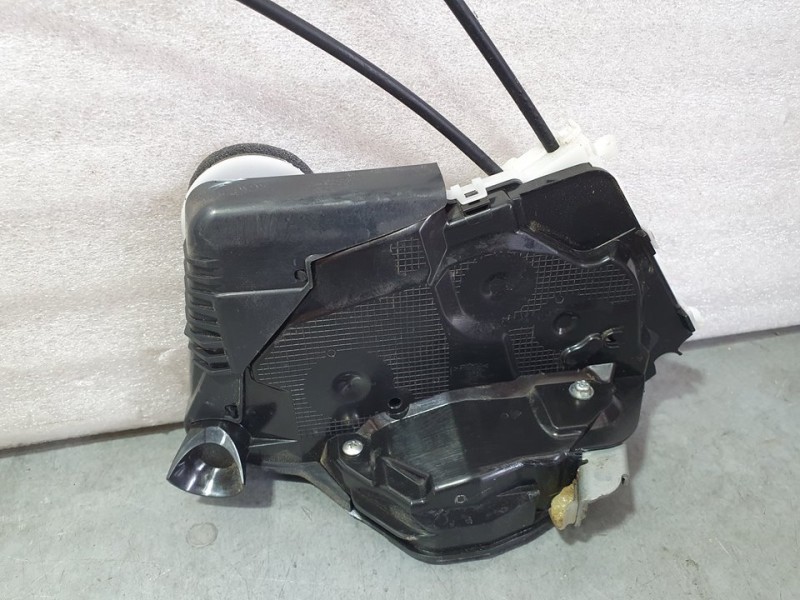 Recambio de cerradura puerta delantera derecha para toyota yaris active referencia OEM IAM 690300D540  6 PINES