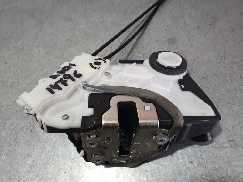 Recambio de cerradura puerta delantera derecha para toyota yaris active referencia OEM IAM 690300D540  6 PINES