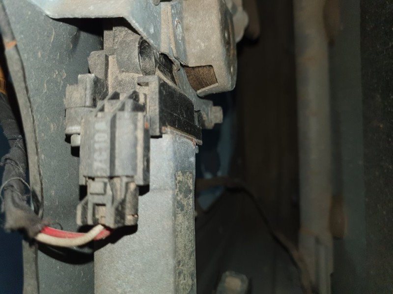 Recambio de elevalunas trasero izquierdo para ssangyong rodius xdi referencia OEM IAM   ELECTRICO 2 PINES