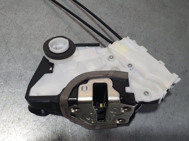 Recambio de cerradura puerta delantera izquierda para toyota yaris active referencia OEM IAM 690400D520  8 PINES