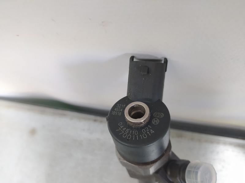 Recambio de inyector para renault laguna ii (bg0) 1.9 dci diesel referencia OEM IAM 7700111014 0445110021 BOSCH