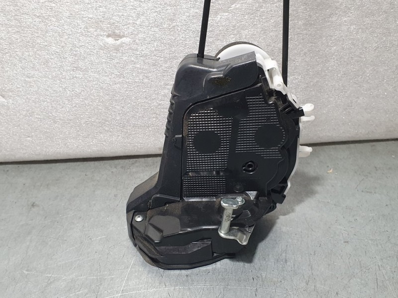 Recambio de cerradura puerta trasera derecha para toyota yaris active referencia OEM IAM 690500D310  2 PINES