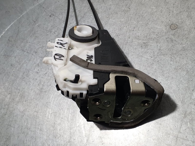 Recambio de cerradura puerta trasera derecha para toyota yaris active referencia OEM IAM 690500D310  2 PINES