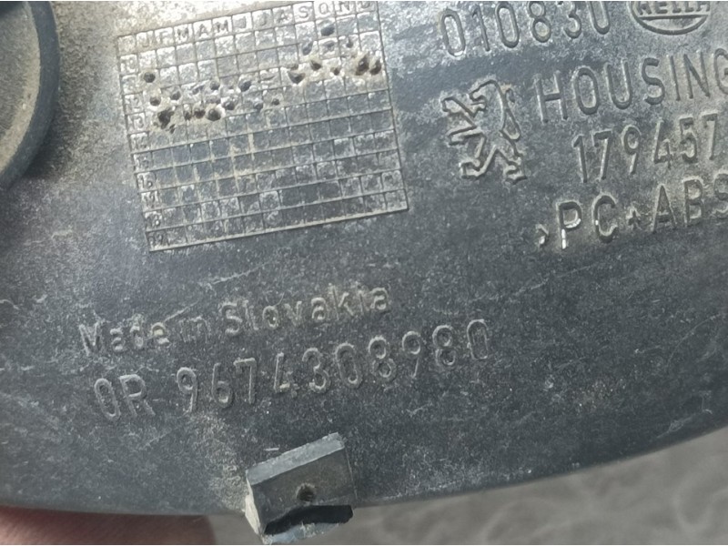 Recambio de piloto trasero central para peugeot 208 style referencia OEM IAM 9674308980  