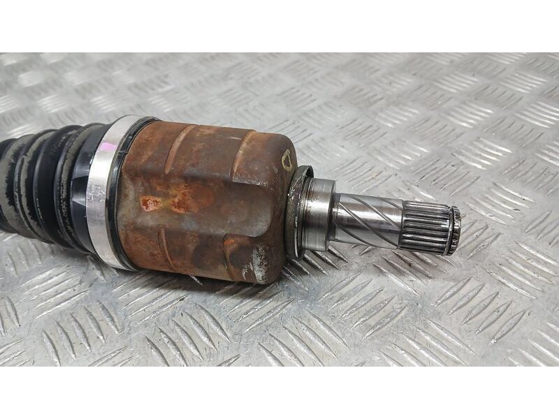 Recambio de transmision delantera izquierda para dacia duster laureate 4x2 referencia OEM IAM 391016491R  